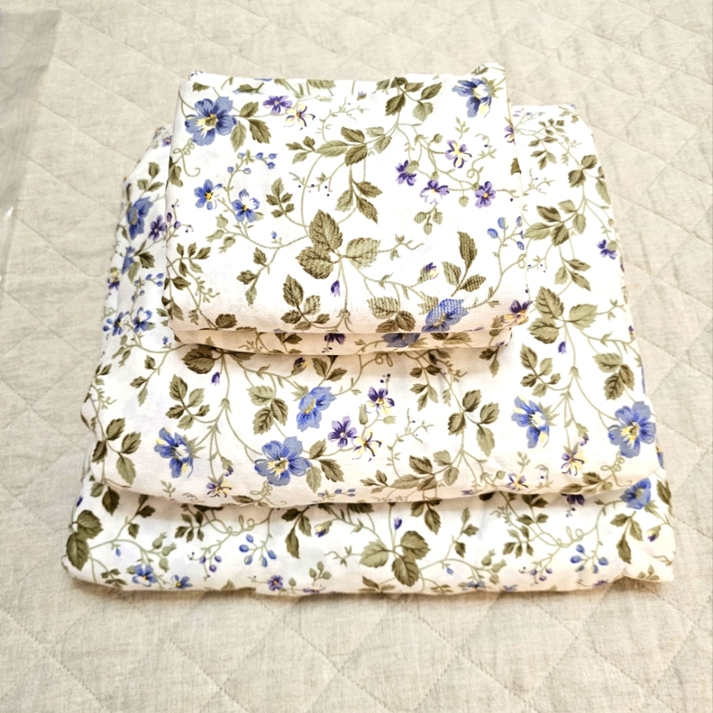 Laura Ashley King Sheet Set